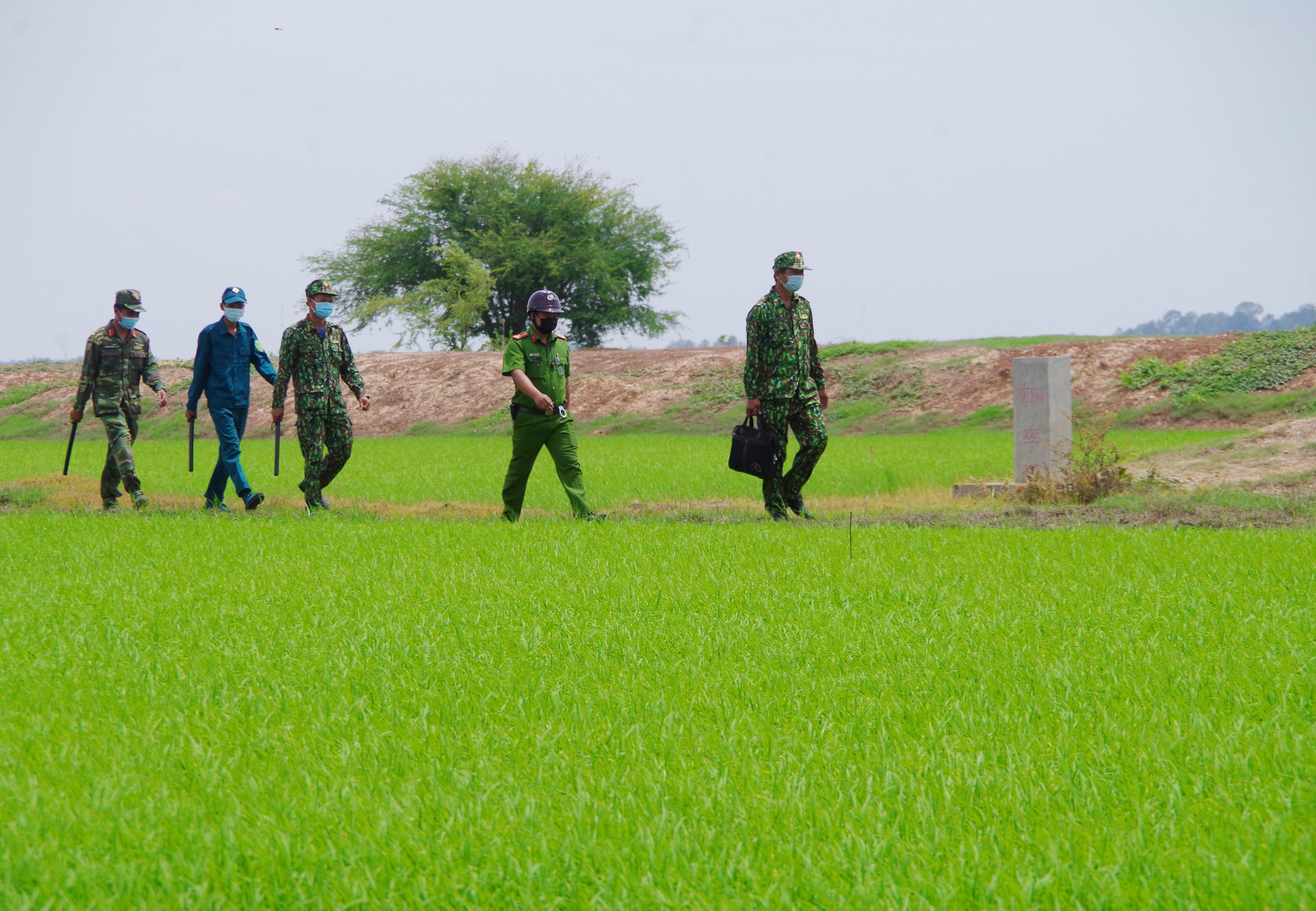 Xung kích trong vùng dịch Đồng Tháp Mười

